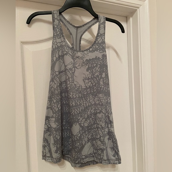 Nike Tops - Nike workout racerback athletic tank top size Medium- grey pattern 🎉Host Pick🎉